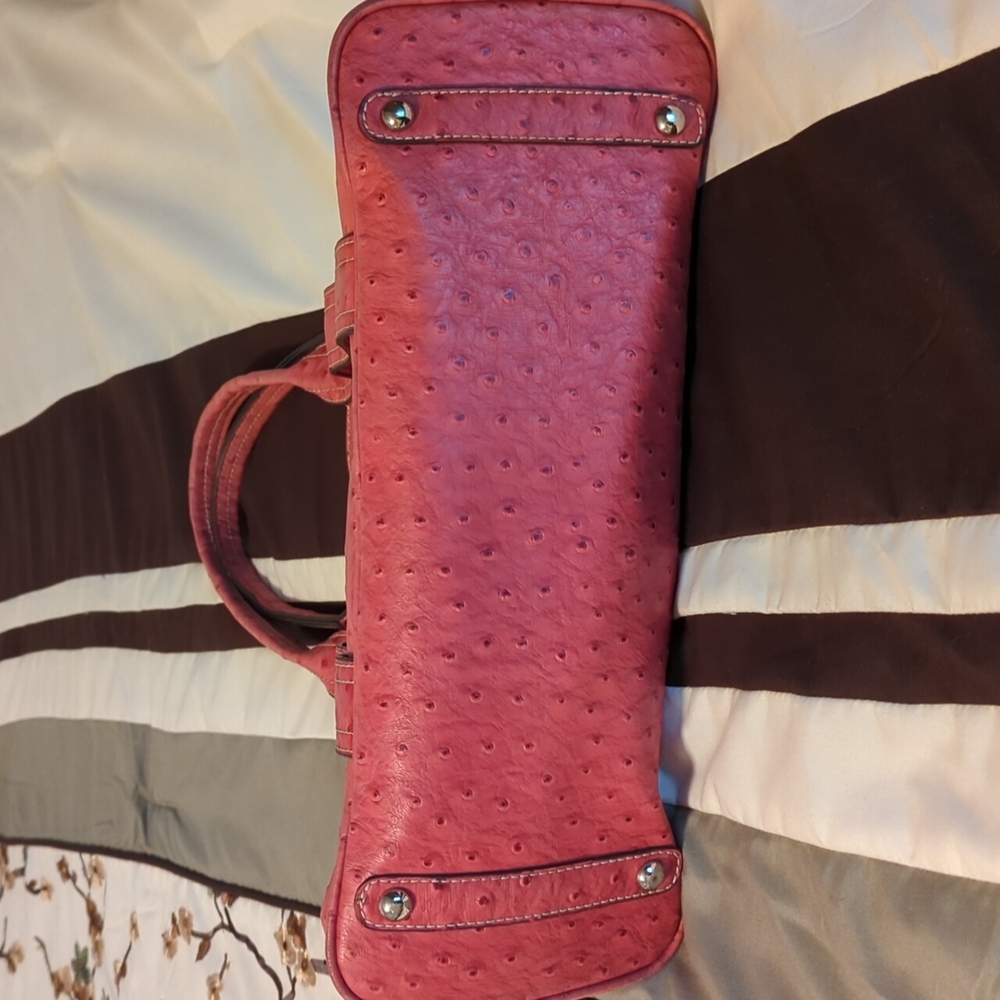 Guess faux ostrich red shoulder handbag - Picture 5 of 8